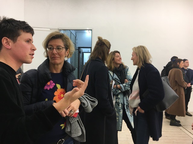 Impressionen von der sehr vollen Eröffnung der Ausstellungen in den Galerien auf der Hamburger Fleetinsel am 21. März 2019 - Kurator Moritz Wesseler